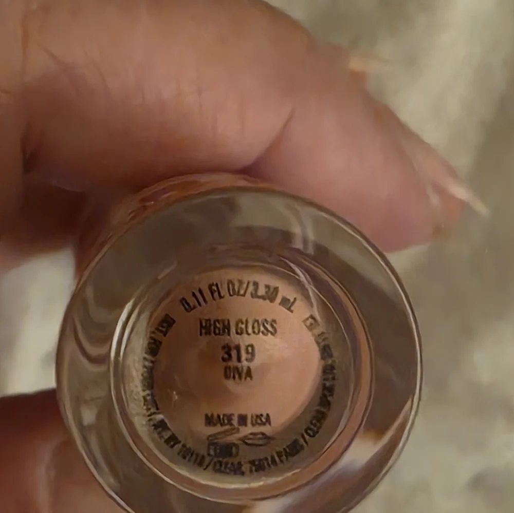 Kylie High Gloss Lip Gloss In Shade Diva-NIB - Picture 3 of 3